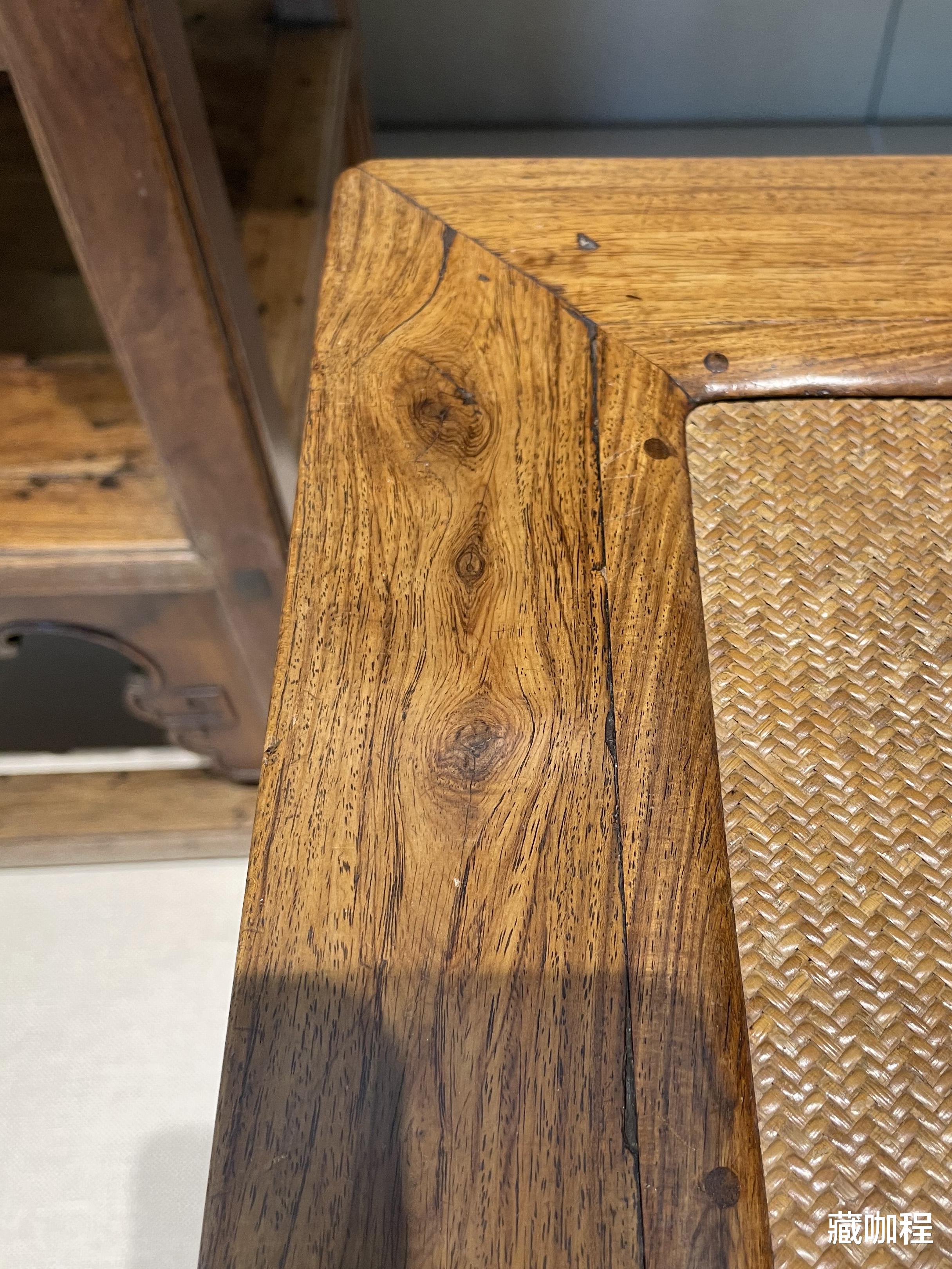 |鬼眼重重、轮廓稀疏，清黄花梨禅凳或为一木一器