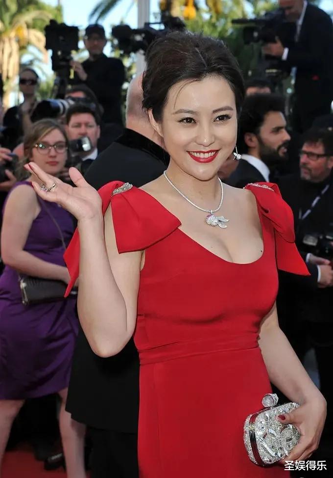 娱乐圈|3位“中国顶尖美人”,一颦一笑都是迷,哪个男生不入坑?