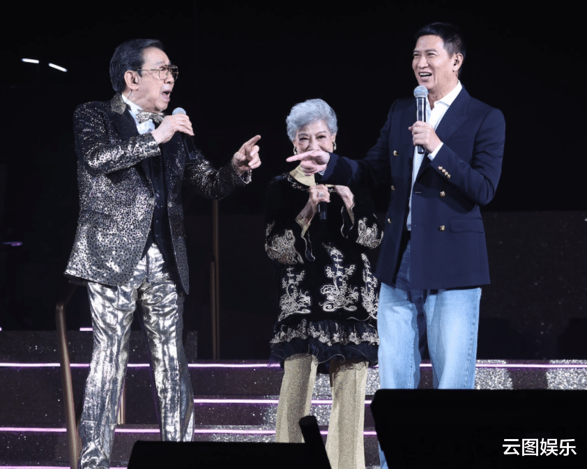 罗兰|众星为罗兰庆生！88岁“鬼后”满头白发精神好，嘟嘴卖萌太可爱