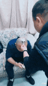 发型 “第一天当保安,锁了一辆乱停的轿车,领导肯定会奖励我的!”