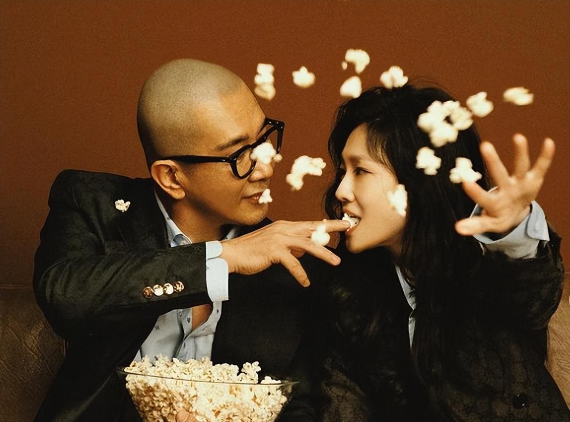 大S|大S和汪小菲掰头时，光头在夜店努力打碟赚钱，体态臃肿蹦不动