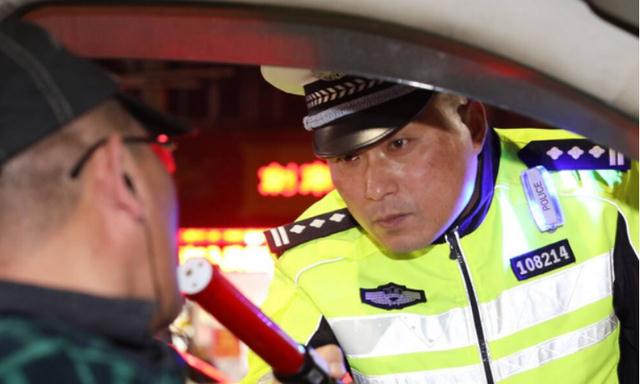 “下班也别喝酒了”!公务员迎来“禁酒令”,网友对此支持不已