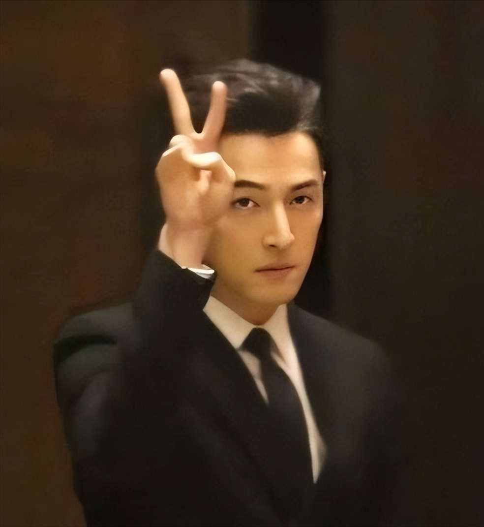 胡歌|?41岁胡歌与小11岁妻子同框,夫妻俩身高差明显,女方经历让人失望!