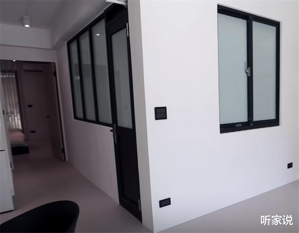 29岁夫妻坚持“减法生活”,99㎡的家,入住3年仍保持“黑白灰”