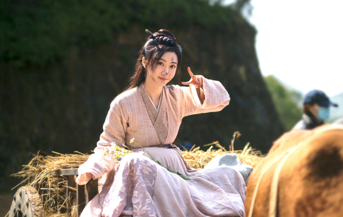 景甜|许凯景甜新剧官宣杀青！晒出剧组大合照，主演阵容曝光实力强劲