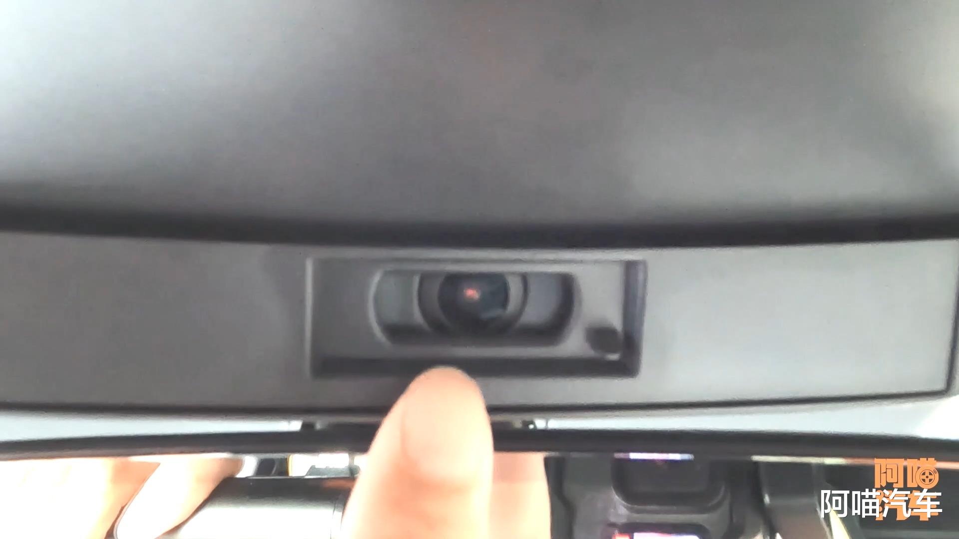 车内摄像头安全吗?看了喵哥的尴尬遭遇,你恐怕就无法接受了