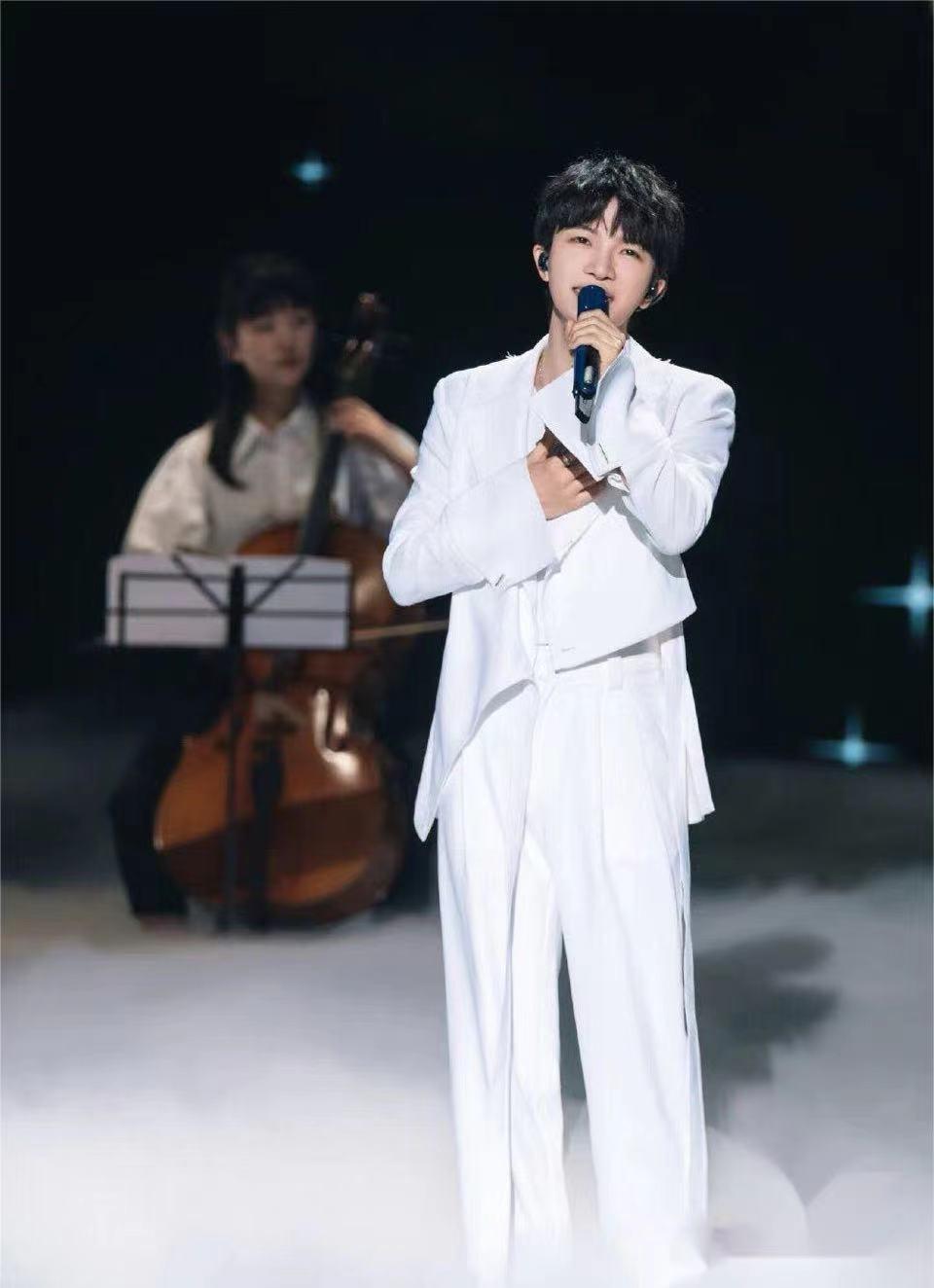 周深|周深30岁生日,8年前参加《中国好声音》出道,曾因嗓音极度自卑