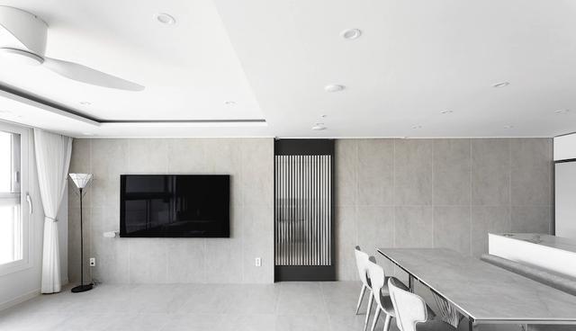 96极简复式,灰色大砖通铺,简约中透着高级,全屋没有一丝俗气