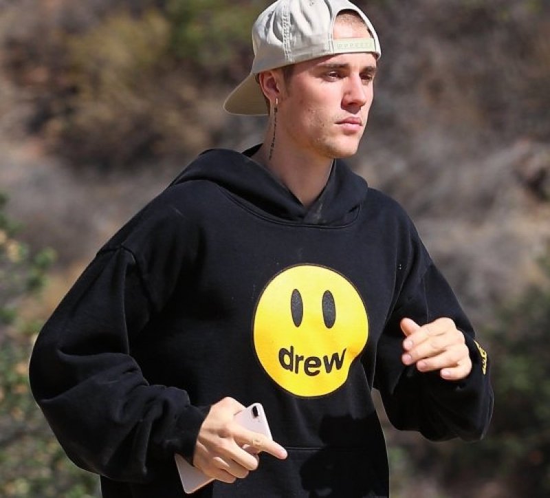 王一博|肖战一己之力集众怨念于一身,他离国际潮圈只差一个符号了