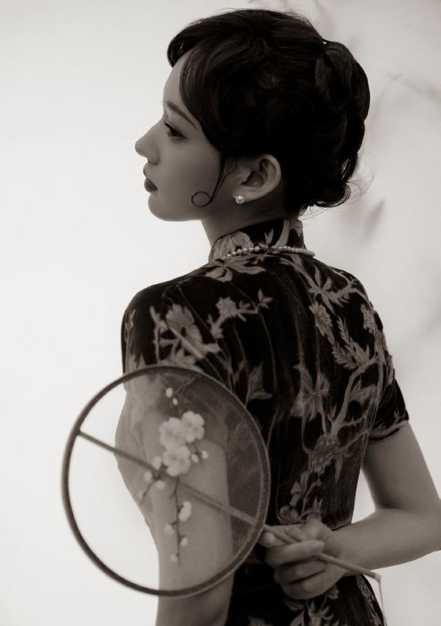 程潇|程潇旗袍写真尽显古典韵味!曼妙身材美得让人窒息