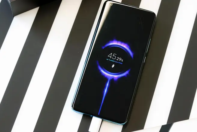 中兴|降至3369元，三星2k屏+67W快充+1P68，它 才是米粉推荐的手机