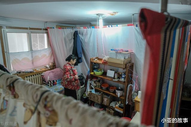 丈夫外出打工四年,每次回家借故和儿子住,妻子突袭住所发现问题