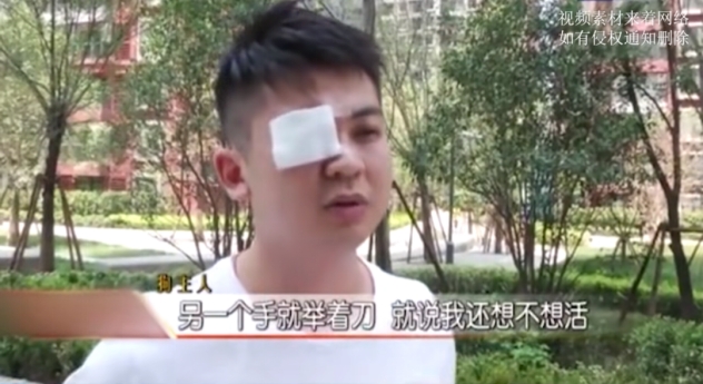 女童被3只狗围困受惊,孩子父亲手持菜刀冲向狗主人