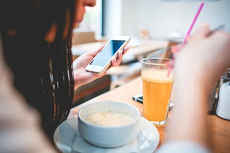 短视频|“两微一端一抖手，一会儿不见魂魄丢。”说的是你吗？