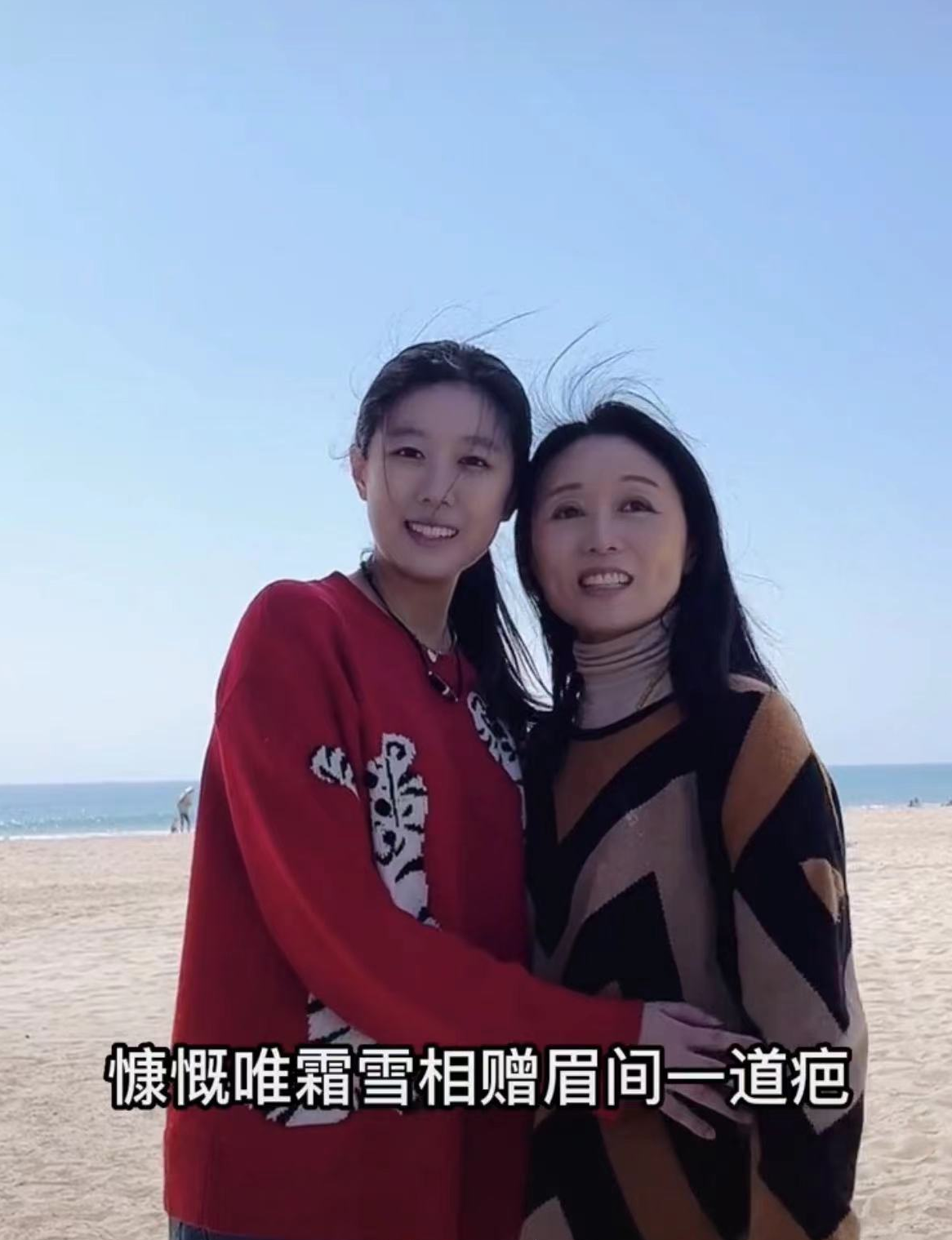 吴琼|吴琼21岁女儿罕露面!个高身材妖娆颜值五官随妈,感情好胜似亲生