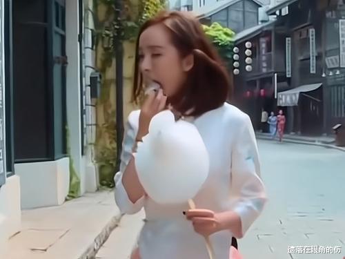 杨幂|杨幂“吃棉花糖照片”被翻出,5分钟流量破91万,网友:赏心悦目