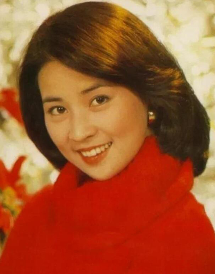 琼瑶|男人心海底针！6位貌美如花的琼女郎，都败给颜值不如自己的野花