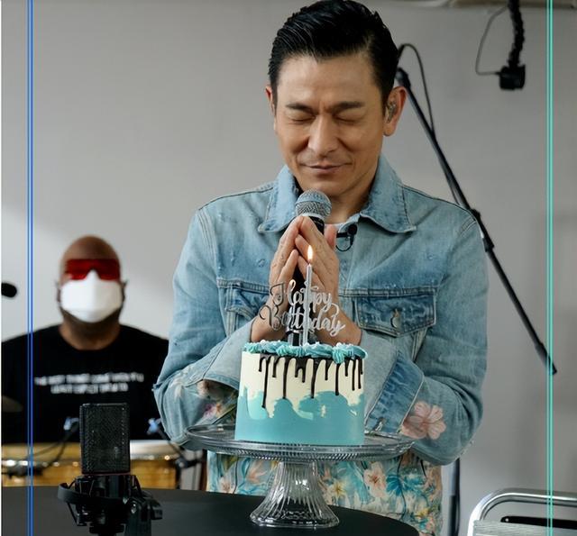 华策影视|同样是过生日，刘德华被明星官方送祝福，郭富城仅有家人出席宴会