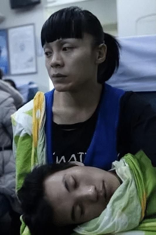 “变性人”李二毛,被两任男友抛弃,摘除假体后因艾滋孤独离世!