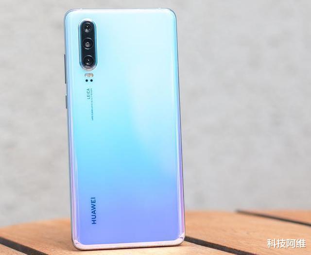 華為鴻蒙系統|從3988元跌至1478元，鴻蒙OS+徠卡三攝，華為旗艦已淪為千元機