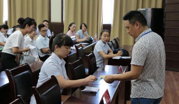 hr|“上网课又不是我造成的”,本科生求职被拒后吐槽,HR看法不同