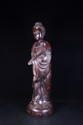 紫檀|回流:老紫檀木雕镶银丝观音立像。