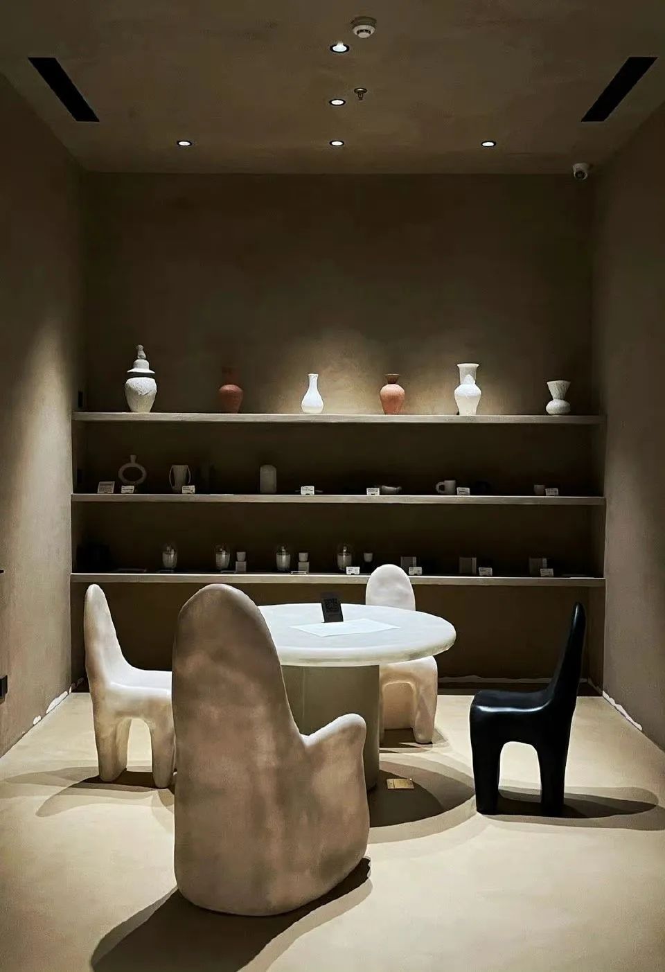 59岁昔日男神砸2亿装修,200m2改成一室0厅,洗澡如厕无遮挡:欧阳娜娜爱他啥?