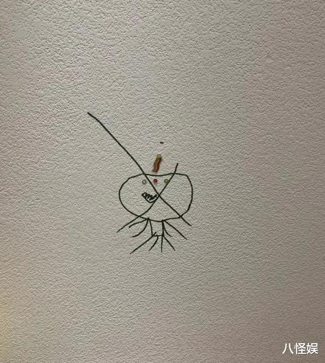 陈妍希|陈妍希晒与儿子日常,星星在白墙上画画,气得她眼含泪水舍不得打