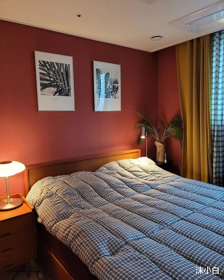 7年夫妻的99平新家,白色客厅、大红色卧室,捏了一把冷汗!