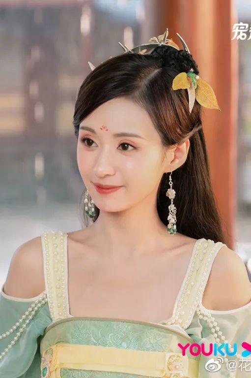 苍兰诀 五彩斑斓影楼风？苍兰诀服道化遭网友吐槽：塑料感太重了
