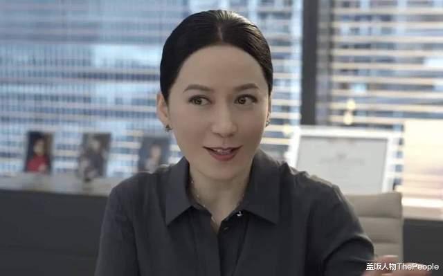 发型 中分贴头皮发型红黑榜出炉！有人老土又油腻，有人超凡脱俗气场足