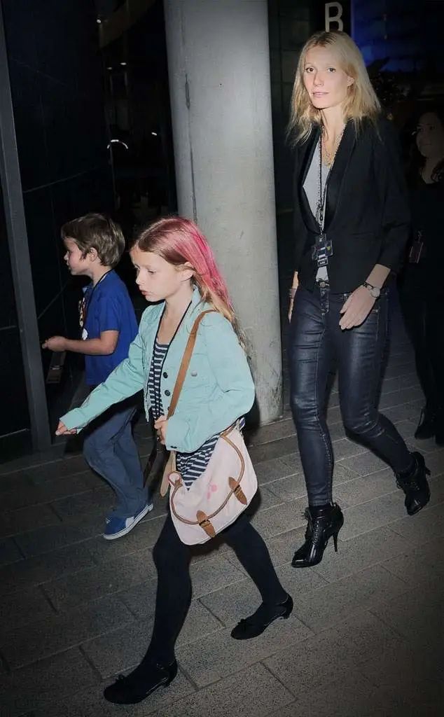 |“最美星二代”近照曝光，网友：美到不敢认：她竟都成年了？