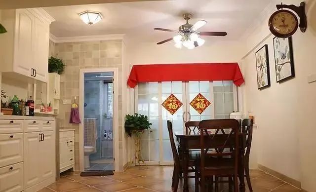 同事家146平新房,阳台简直比我家厨房还大,一进门就被吸引了!