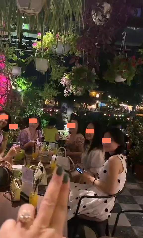 男生应聘酒吧招待,被老板连连称赞,老板:你能吸引来众多女顾客