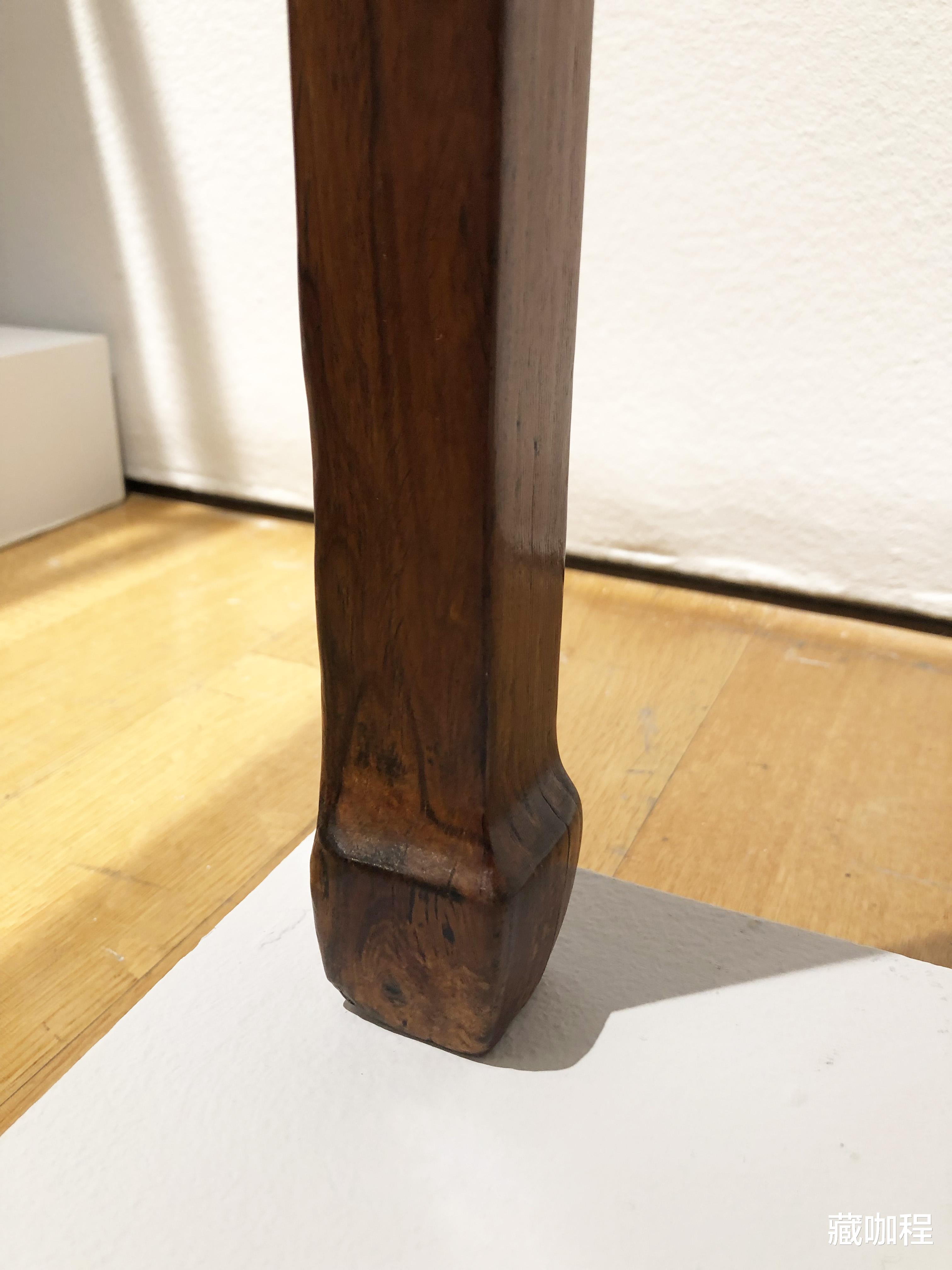 |纹理清晰、油性强，黄花梨小桌细节有代表性