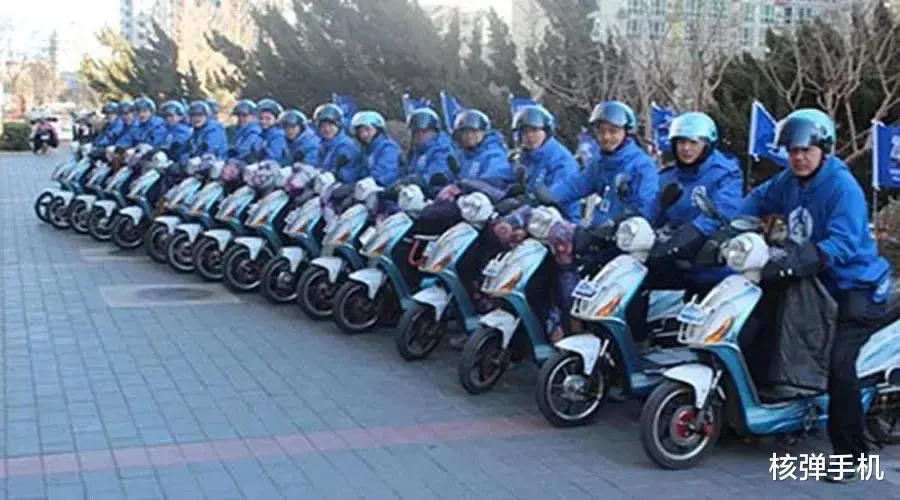 美团|美团和饿了么均取消恶劣天气超时考核