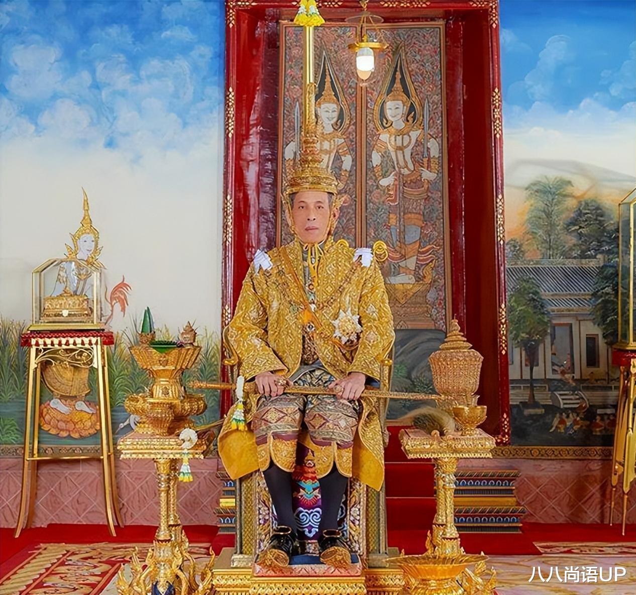 泰国国王即将迎来70岁大寿!王室发布邮票预热,新照穿正装真威威