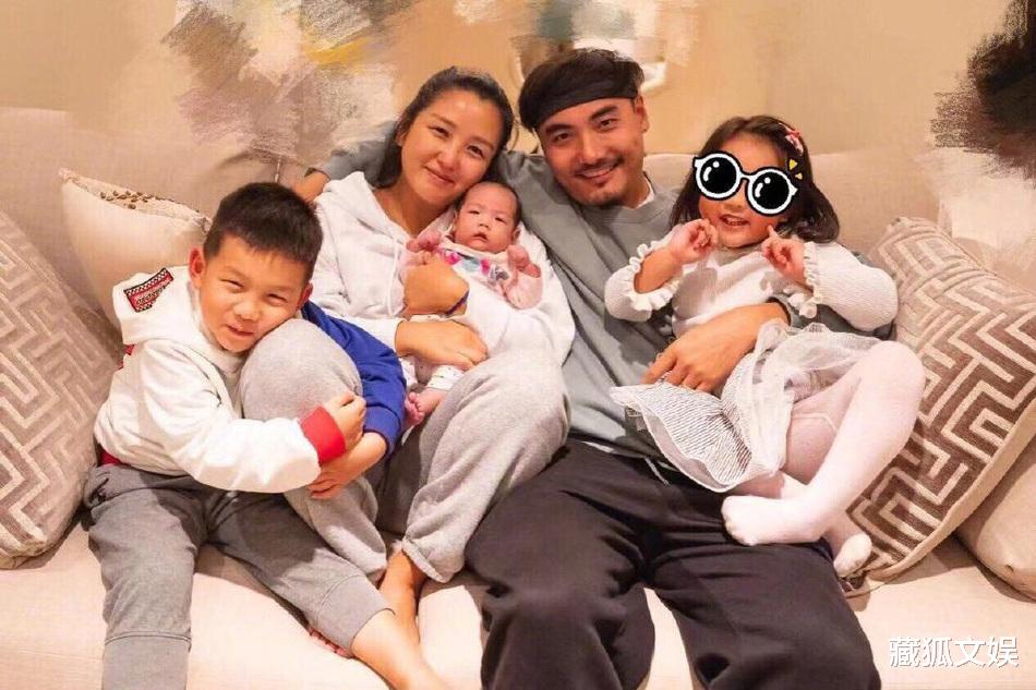 何洁|从知名超女到卑微求上《浪姐》,何洁是如何一步步走到今天的?