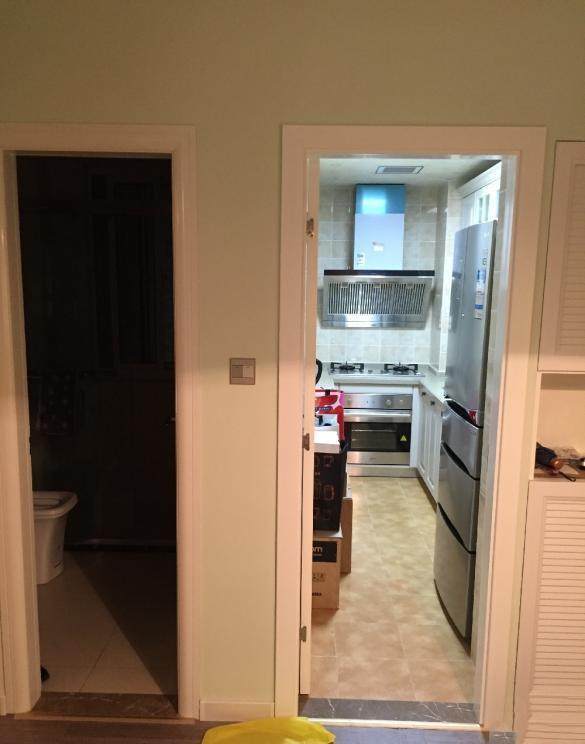 老公只不过在厨房装了一个隔板，没想到楼上楼下的人都争着过来看！