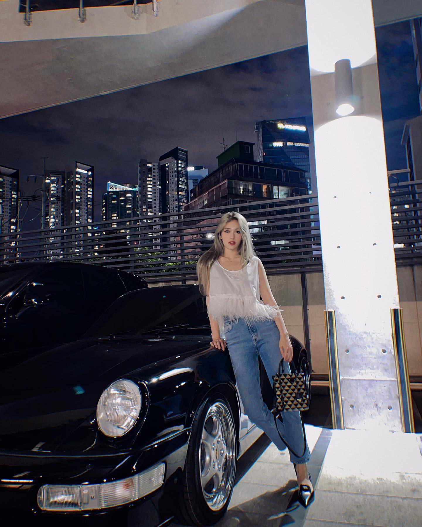 somi|年轻富裕,21岁韩国女星Somi,晒4亿韩元跑车,秀出金发苗条身材