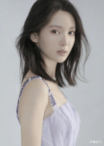 杨幂|王一博参加跨年演唱会，白敬亭金晨山东进组，杨幂在播剧遭到吐槽