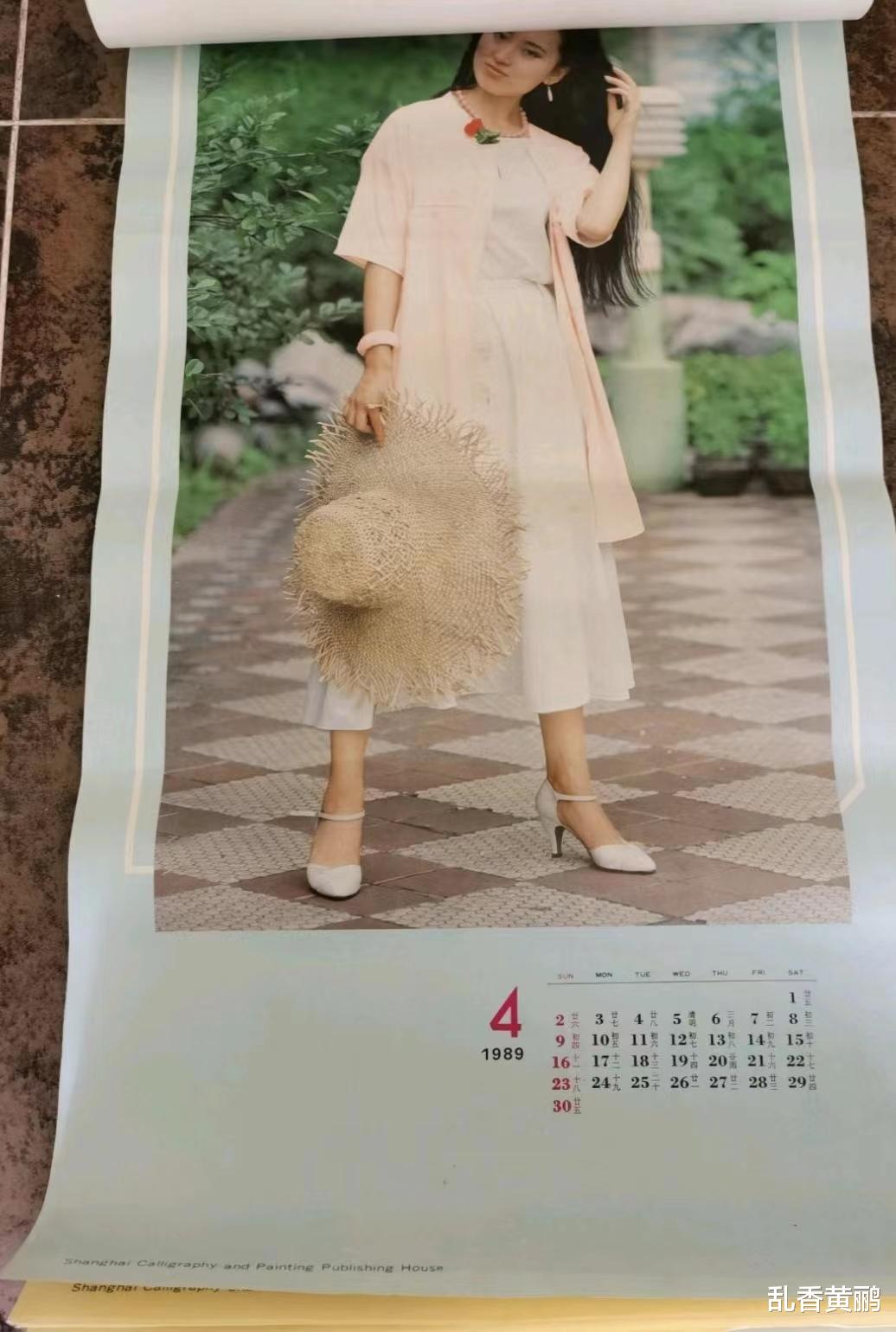 陈晓旭|陈晓旭的22张挂历照片,古装眉目如画,现代装别有一番味道