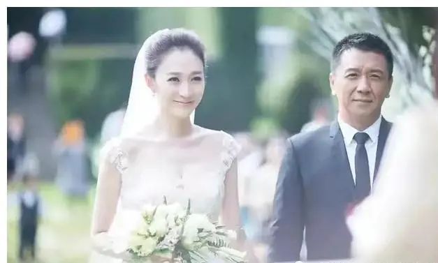 周冬雨|娱乐圈的塑料姐妹情,看似踩闺蜜和抢男友,实际和这两个原因有关