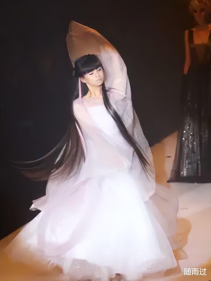 舌尖|有种“整容”叫长大,8年前一转成名的小彩旗,如今像换个人