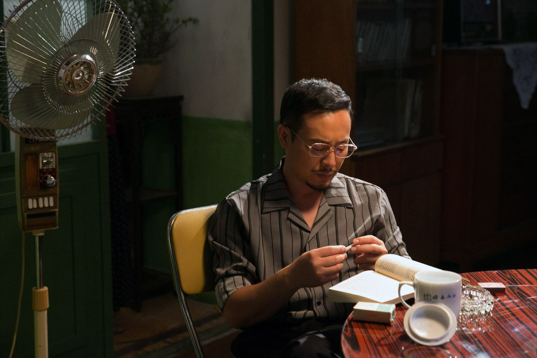 张颂文|2年被拒绝600多次,捡烂菜叶吃的张颂文,如今成功“逆风翻盘”