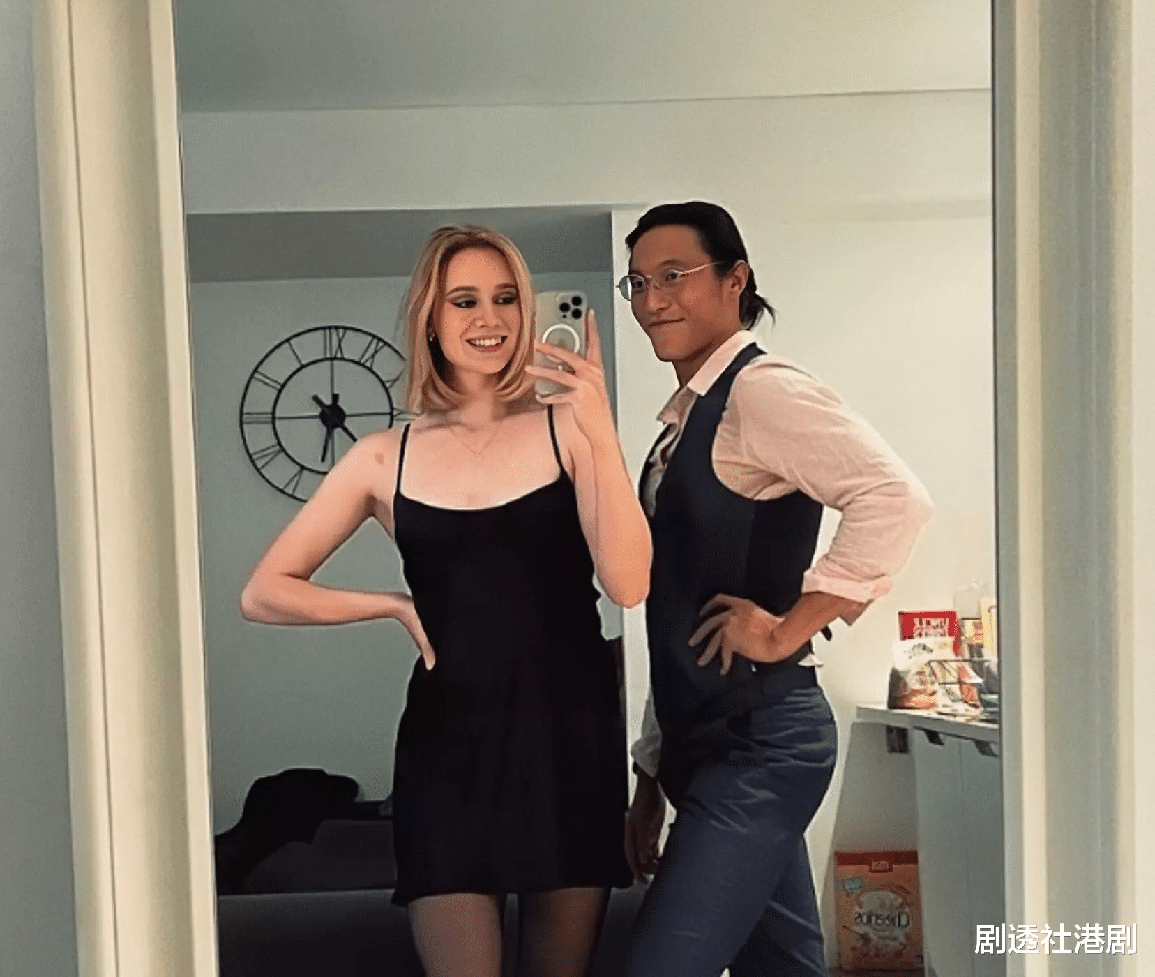 马德钟|恭喜!香港知名星二代晒合照公开新恋情,金发外国女友身高出众