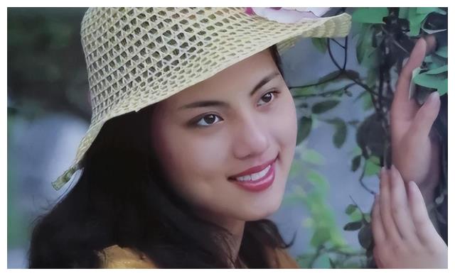 罗烈|演员乐韵:17岁一夜成名,28岁绝望离世,父母却拒绝给她举办葬礼