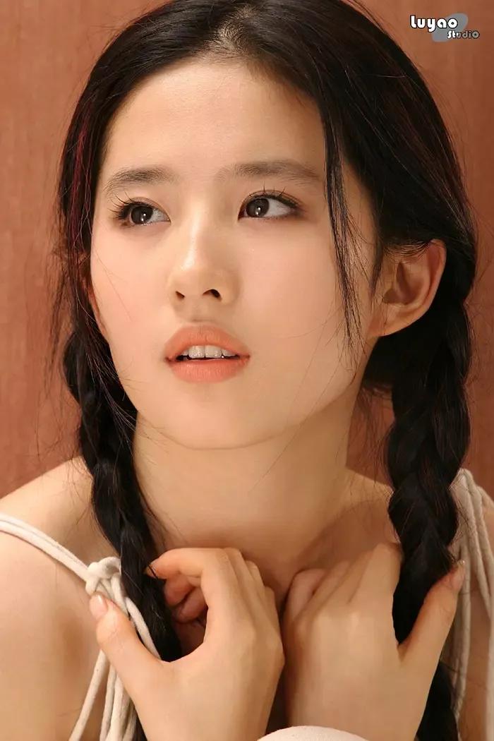 刘亦菲|母亲的“提线木偶”，从没为自己活过的刘亦菲，究竟还好吗？