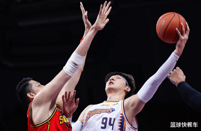 广州队|5个2比0横扫！CBA季后赛又一边倒 多亏郭士强硬气偷下1胜