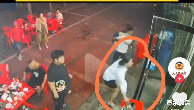 唐山打人事件中黑衣女子是正当防卫还是互殴,详尽解答来了